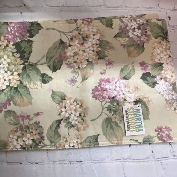 🏡🏡Martha Stewart Hydrangea Reversible Placemats Set of Four NWT - Picture 1 of 6